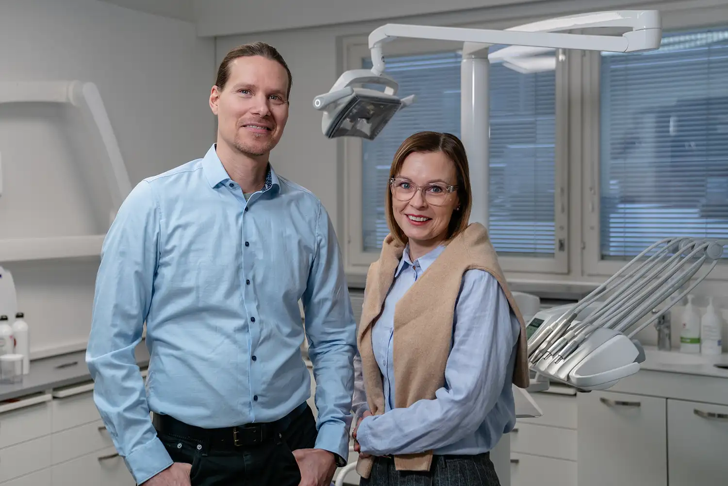 Hammasklinikka Siriuksen yrittäjät Timo Kolmonen ja Marjo Nikula. Artikkelikuva.